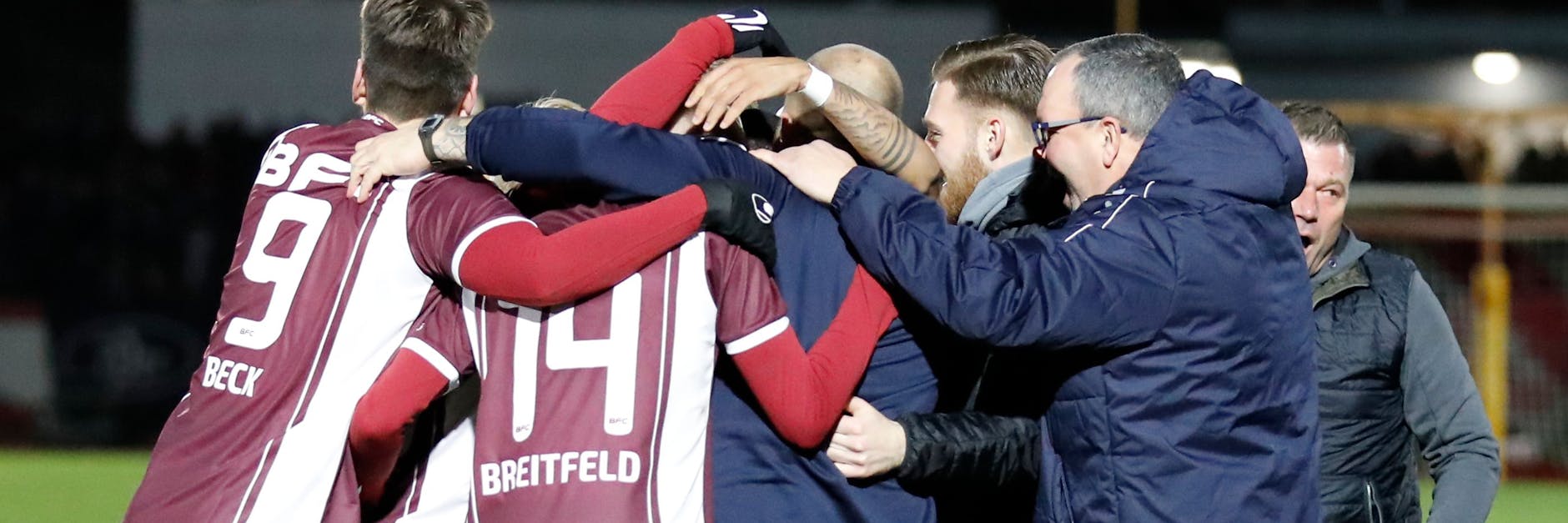 Der aktuelle Jahrgang des BFC Dynamo hält nicht nur im Jubel fest zusammen, er ist eine echte Einheit.