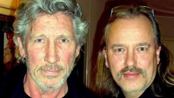 Erinnerungsfoto nach ihrem Treffen 2009: Ex-Pink-Floyd-Chef Roger Waters und Hardy Krischkowsky.