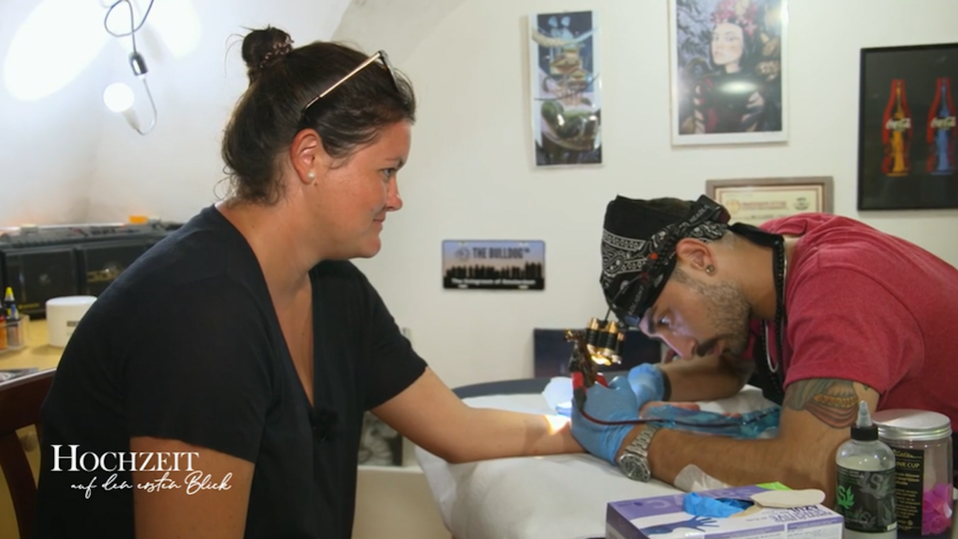 „Hochzeit auf den ersten Blick“-Braut Simone will unbedingt ein Tattoo als Andenken an die Flitterwochen haben.