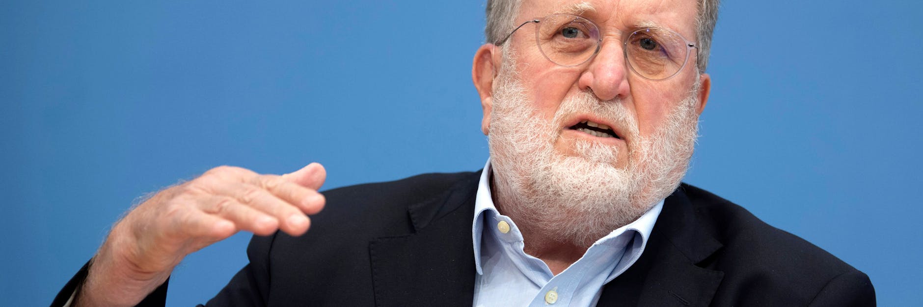 Prof. Dr. Thomas Mertens, Chef der ständigen Impfkommission verlässt sich auf Daten. Und die liegen für Kinder zwischen 5 und 12 Jahren noch nicht in ausreichender Menge vor. 