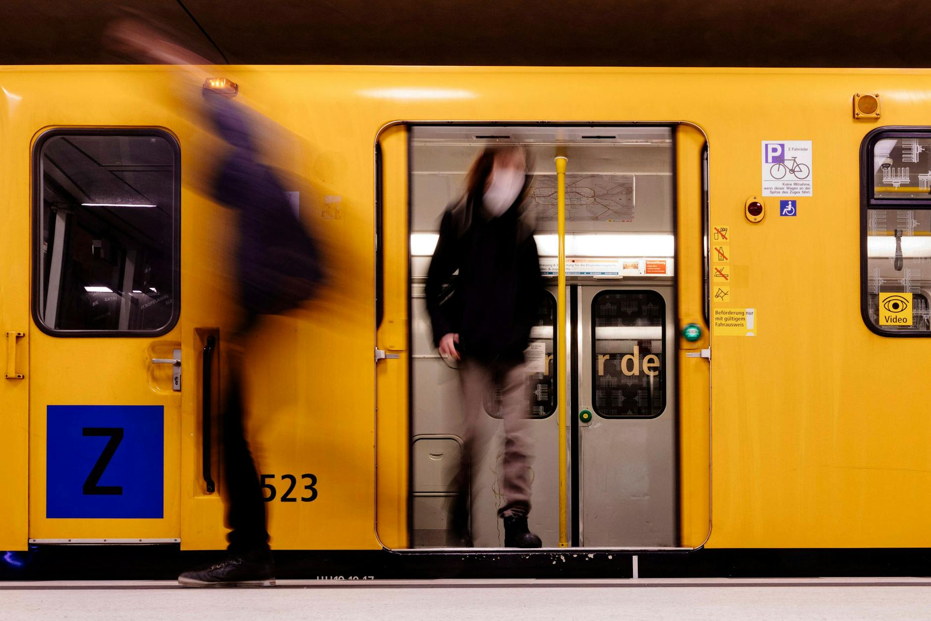 Einfach mal das Ticket mit dem Mobiltelefon kaufen.