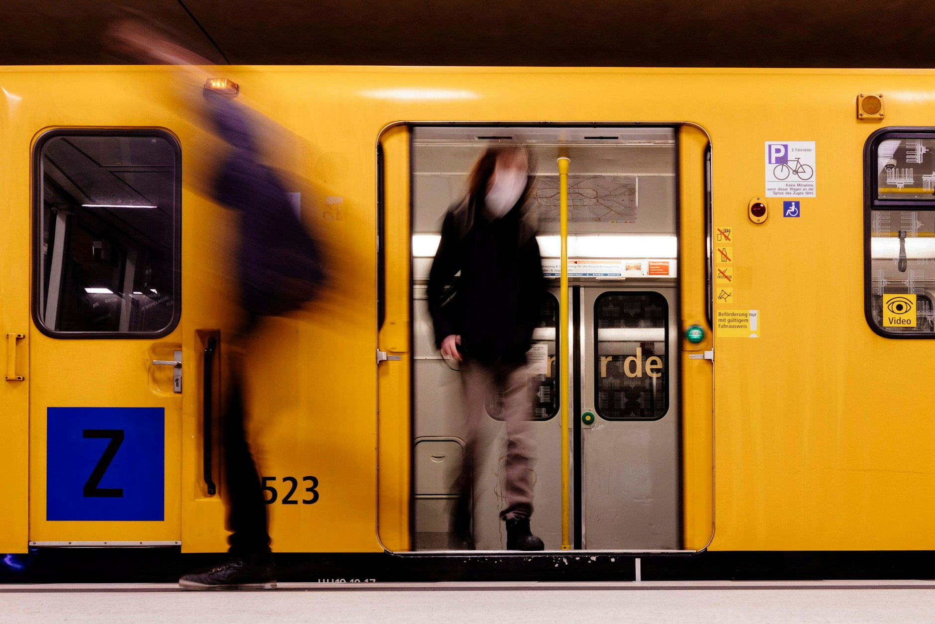 Einfach mal das Ticket mit dem Mobiltelefon kaufen.