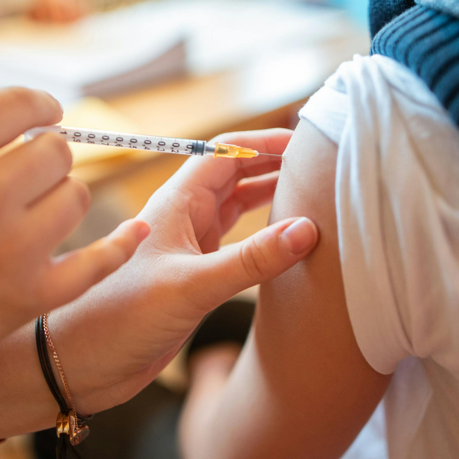 Peinlicher Reinfall: Mit Fake-Arm zur Impfung