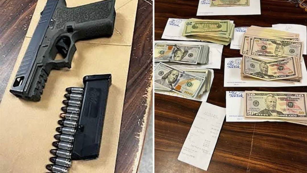 Schulpolizisten 21 Schusswaffen und 30.000 Dollar in einem Rucksack.