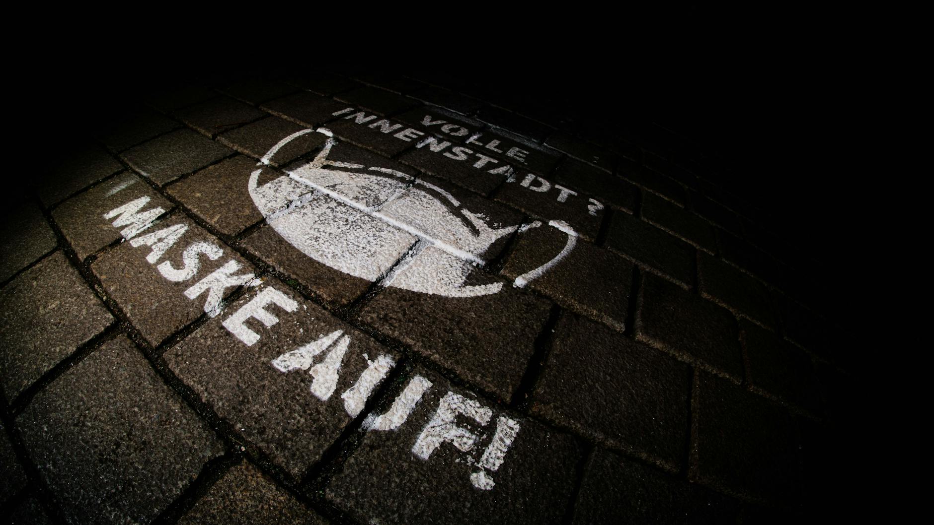 „Wellenbrecher“ kommt aus dem Küstenschutz, wird aber mittlerweile als Begriff für Corona-Maßnahmen genutzt (Symbolbild).