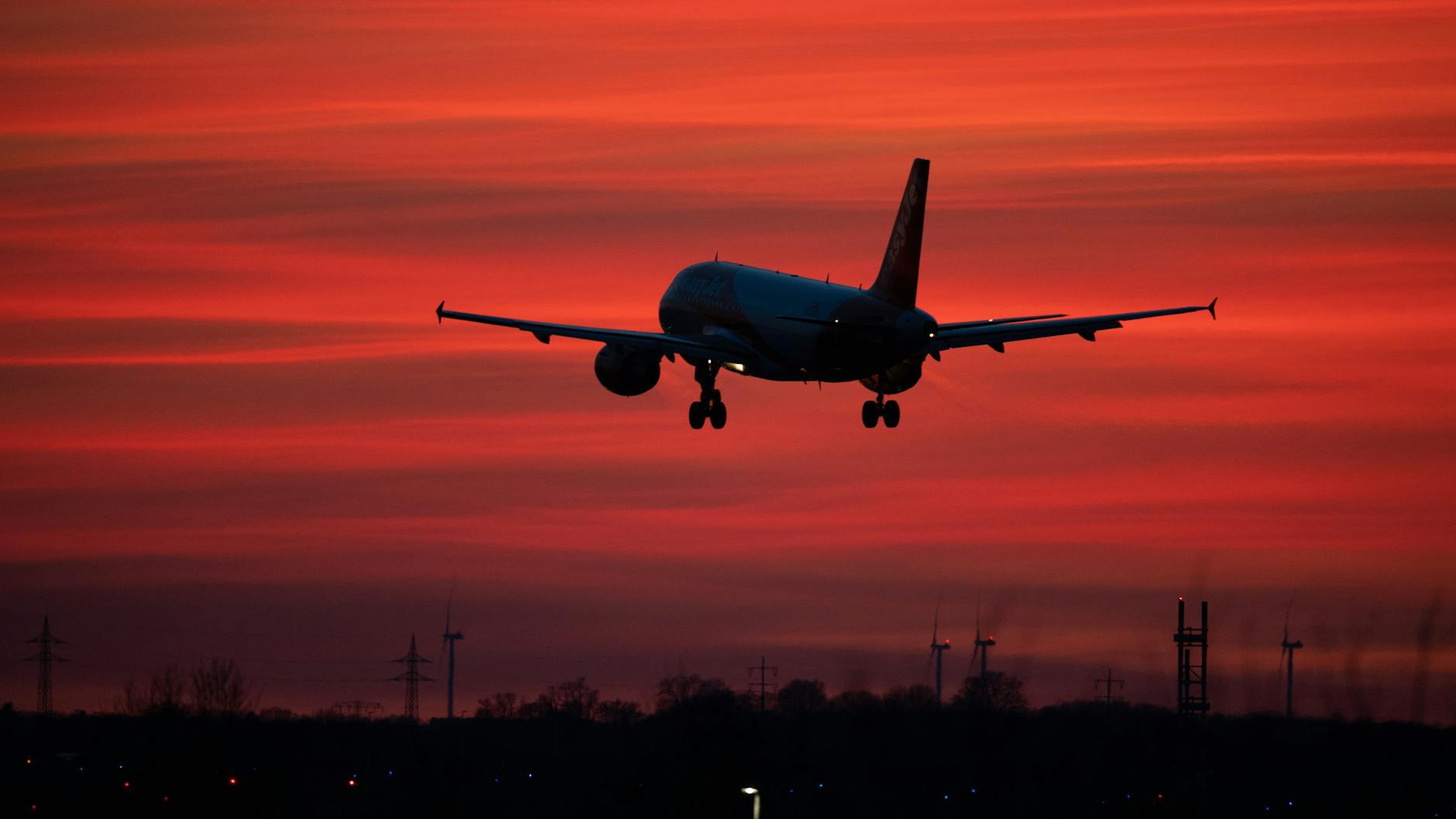 Eigentlich gilt am BER nachts ein Flugverbot. Doch es gibt mehrere Ausnahmen (Symbolbild).