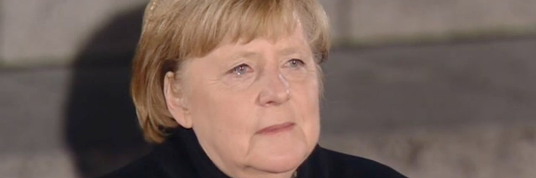 Bei Hildegard Knefs&nbsp;„Für mich soll's rote Rosen regnen“ standen Angela Merkel Tränen der Rührung in den Augen.