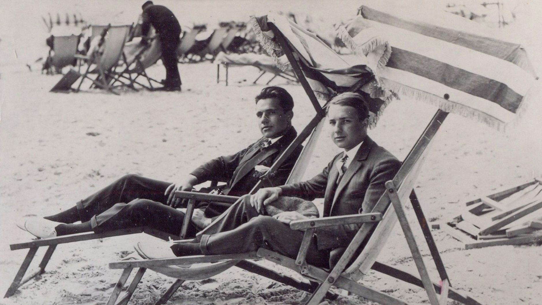 Erst der Bruch, dann das Vergnügen: Franz (rechts) und Erich Sass genießen die Sommerfrische auf Helgoland. Ihre Glückssträhne als Panzerknacker endet mit Machtantritt der Nationalsozialisten 1933.