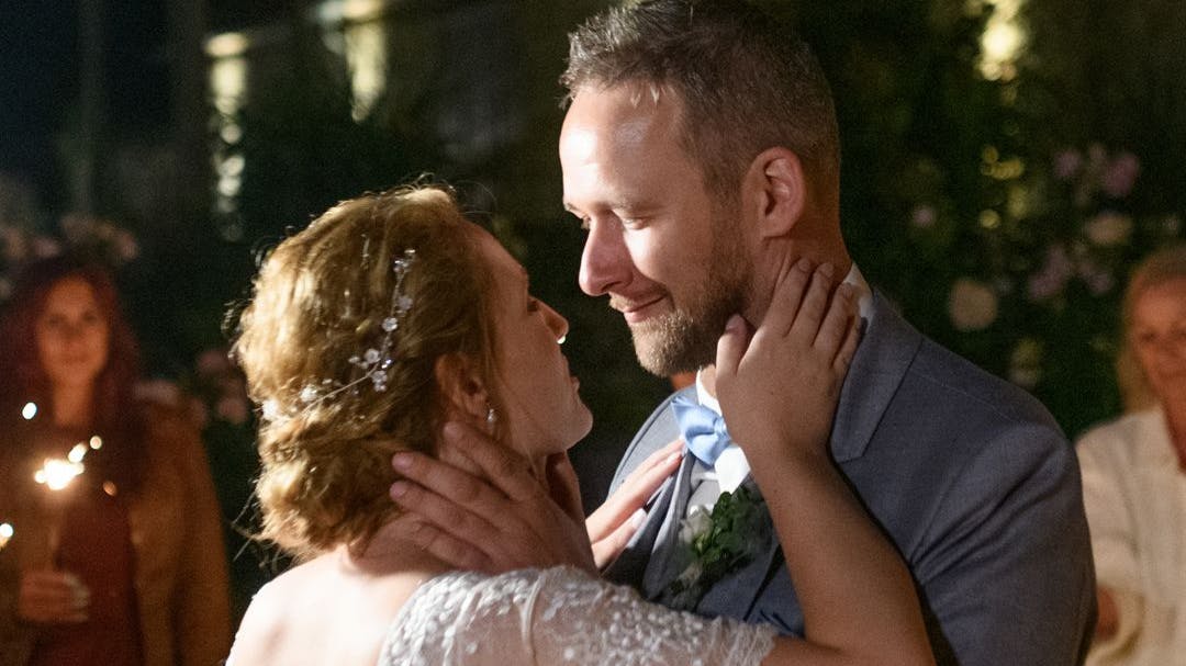 Lisa und Mario können nach der „Hochzeit auf den ersten Blick“ ihre Finger kaum voneinander lassen. Doch danach ebbt die Anziehung ganz schnell ab.