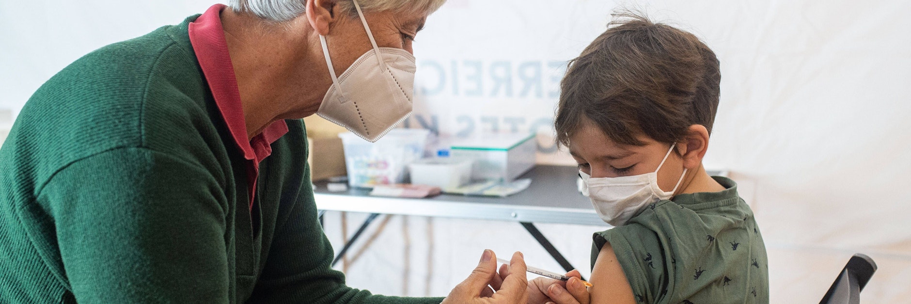 Hinsichtlich einer Impfung für gesunde Kinder sollten Eltern, die Stiko-Empfehlung abwarten.