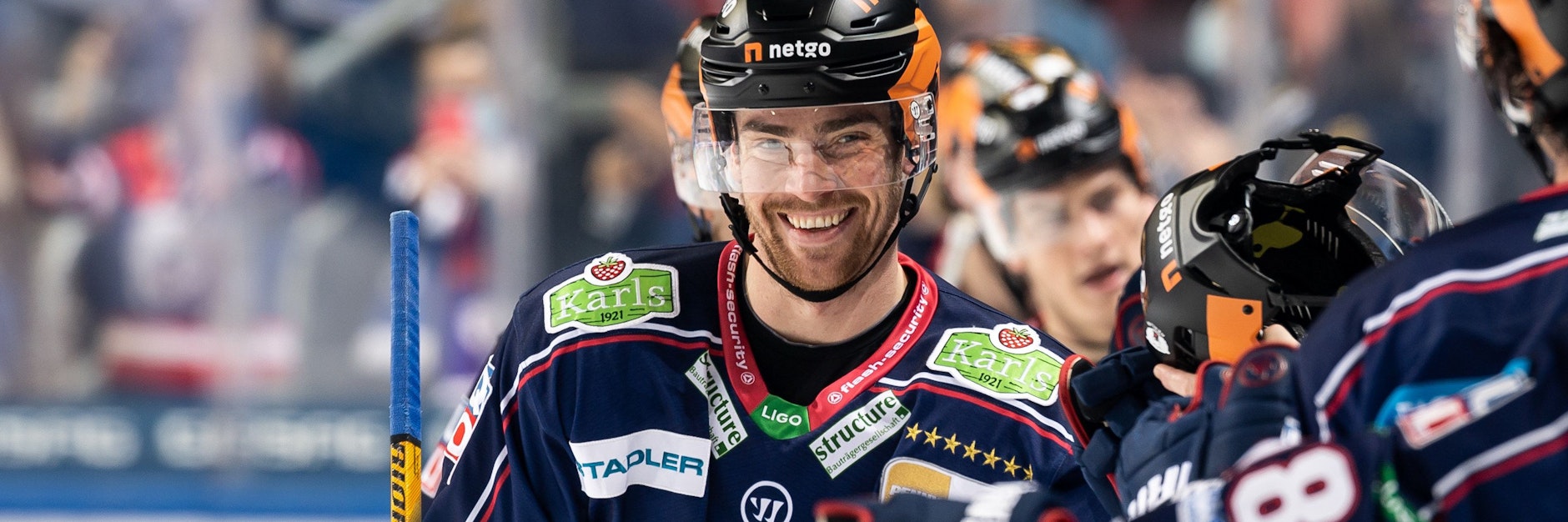 Eisbär Marcel Noebels will sich in Schwenningen endlich mal wieder über einen Sieg freuen.