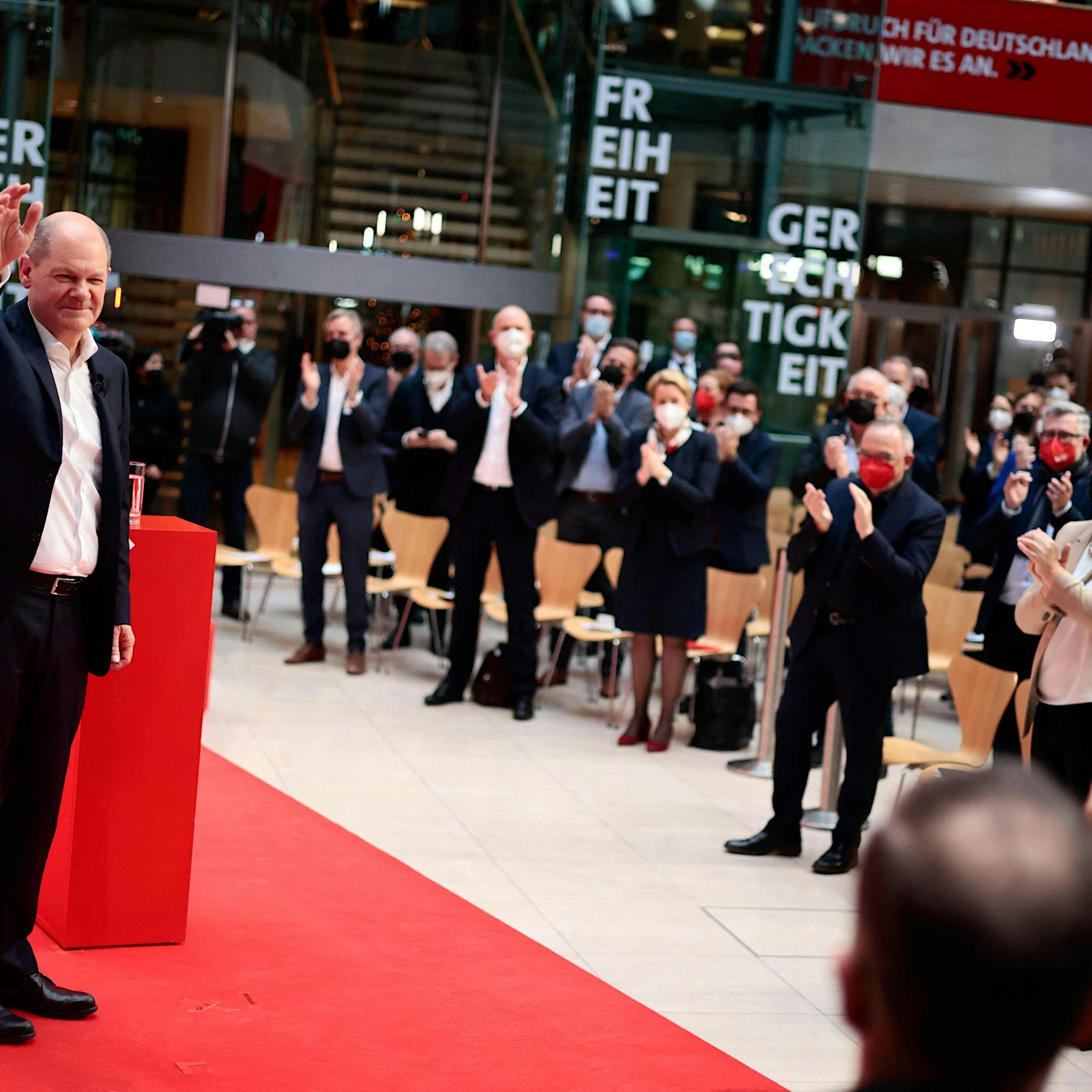 SPD-Parteitag stimmt für Ampel-Koalition im Bund