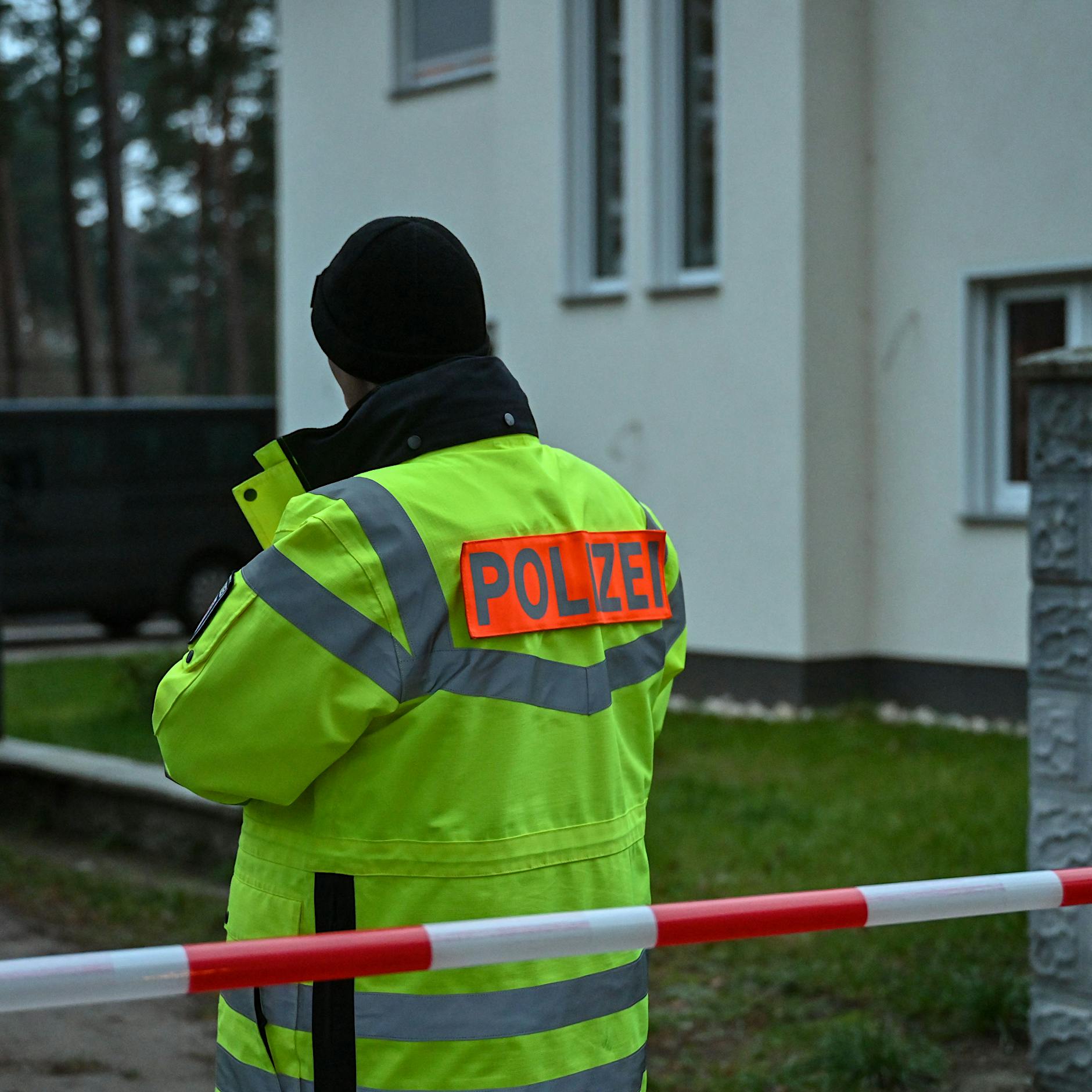 Gewalttat in Königs Wusterhausen: Drei tote Kinder in Wohnhaus