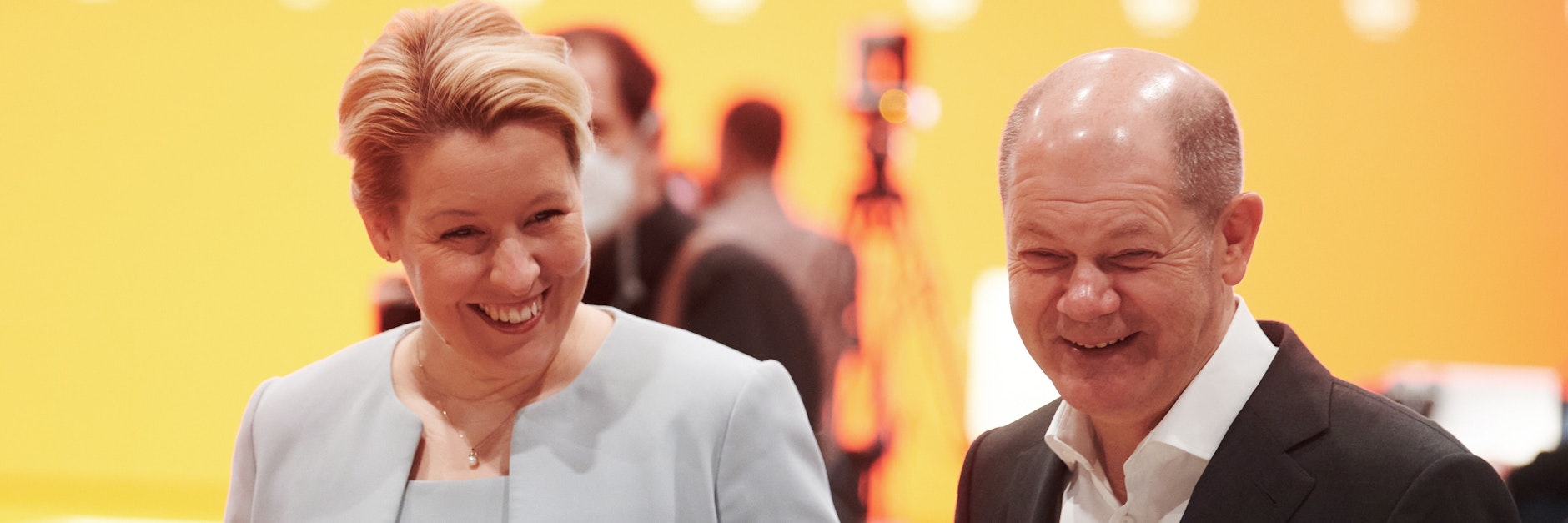 SPD-Landeschefin Franziska Giffey freute sich über&nbsp; Grußworte des künftigen Bundeskanzlers Olaf Scholz beim Parteitag im Hotel Estrel.