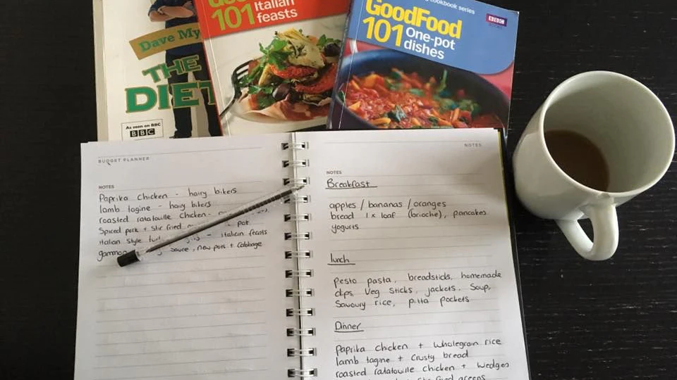 Planung ist alles! Die „Budget-Königin“ überlegt sich im Vorfeld genau, was sie kochen will und was sie dafür braucht.