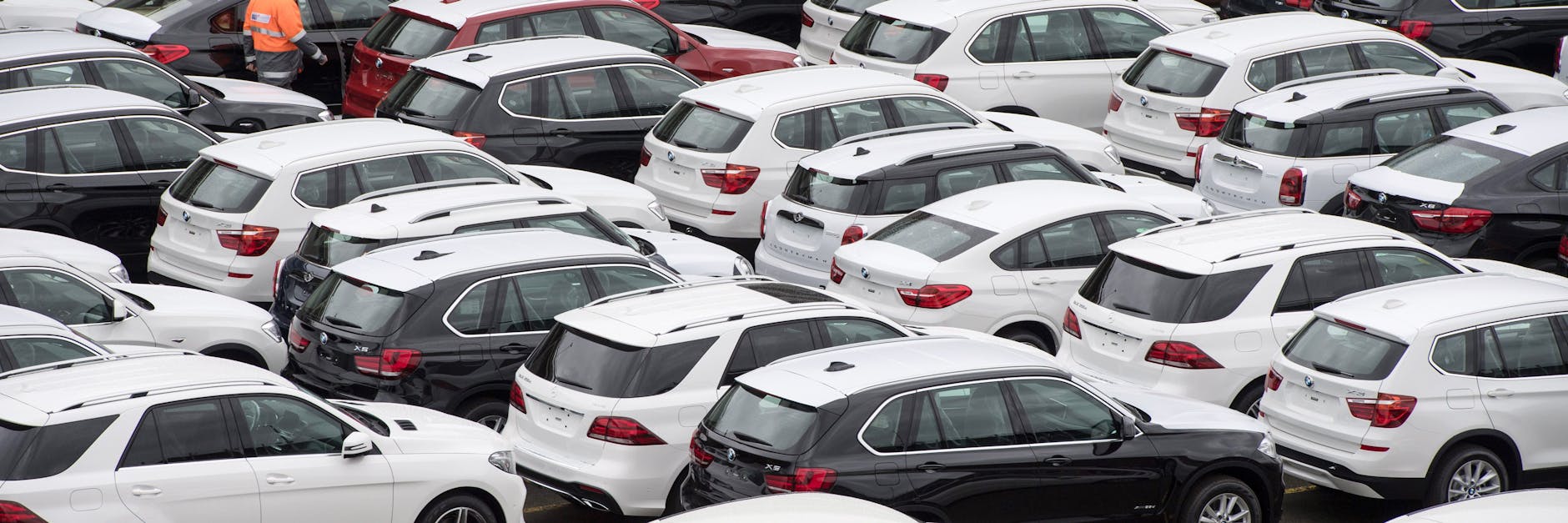 Neuwagen bleiben auch im neuen Jahr Mangelware.