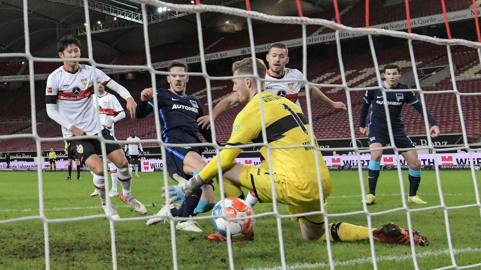 Stevan Jovetic traf für Hertha BSC beim VfB Stuttgart zum 2:2 - nach einer perfekten Ablage von Sturm-Kollege Ishak Belfodil. 