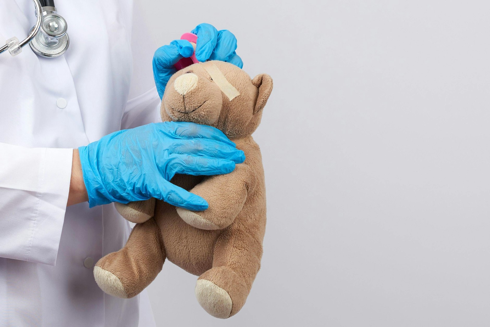 Medizinisches Fachpersonal an Schulen könnte auch für psychische Entlastung von Kindern sorgen (Symbolfoto).