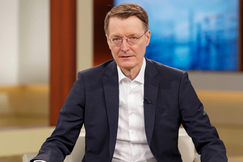 Lauterbach zu Corona-Impfpflicht: Staat darf sich nicht erpressen lassen