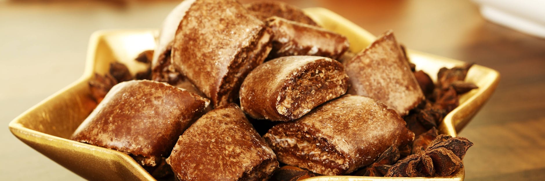 Magenbrot mit den vielfältigen Gewürzen ist wirklich köstlich und auch nicht schwer selbst zu backen.