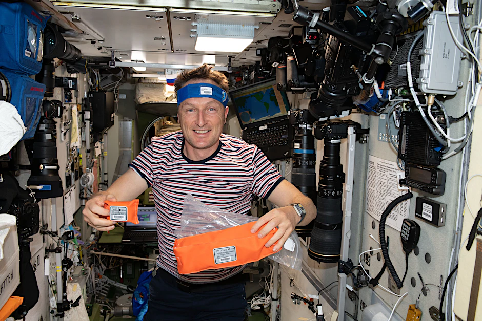 Matthias Maurer verteilt während seiner „Cosmic Kiss“-Mission neue Strahlungsmonitore auf der Internationalen Raumstation ISS (Archivbild).