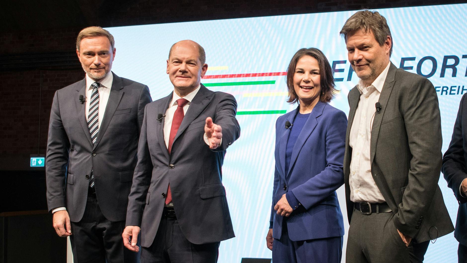 Wollen Hartz IV reformieren: Die Ampel-Koalitionäre Christian Lindner, Olaf Scholz, Annalena Baerbock und Robert Habeck. 