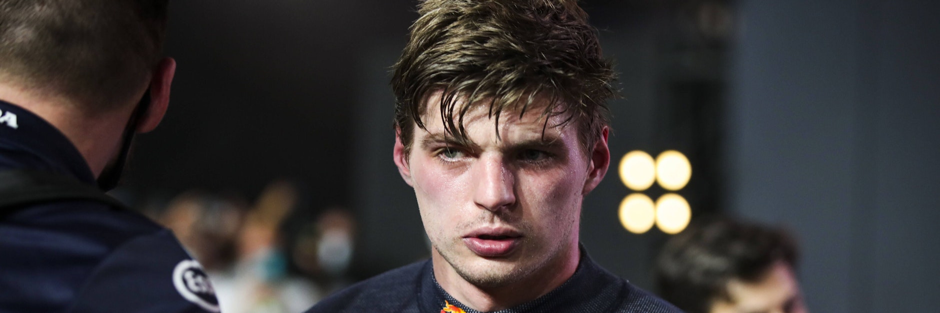 Max Verstappen ist nach Platz zwei in Saudi-Arabien geknickt, aber sein Blick verrät, dass er zu allem entschlossen ist.&nbsp; &nbsp;