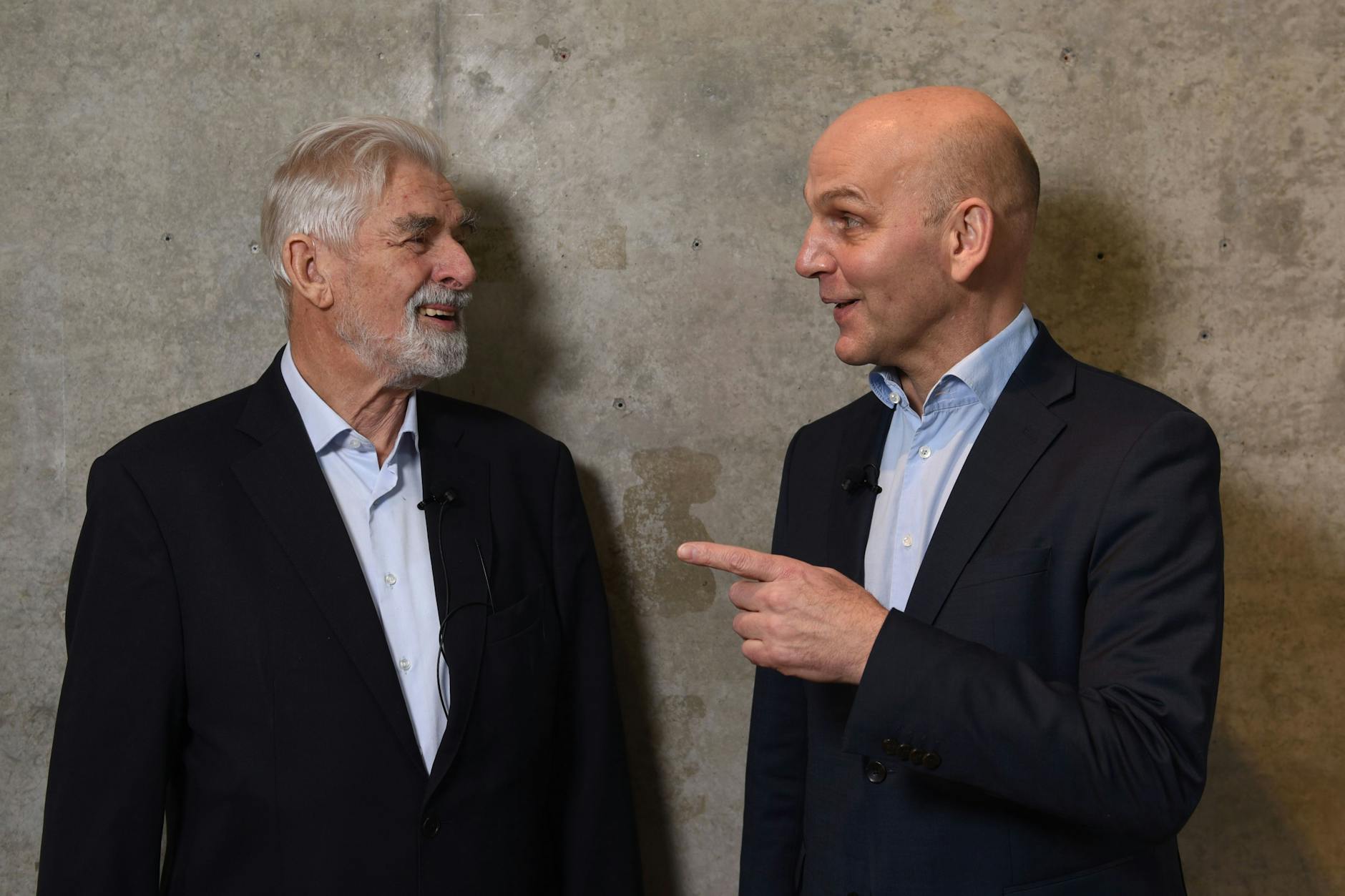 Die beiden deutschen Nobelpreisträger Klaus Hasselmann und Benjamin List (von links) in Berlin