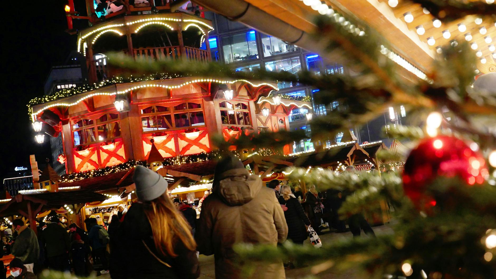 Auf allen Weihnachtsmärkten in Berlin gilt künftig 2G plus Maske.