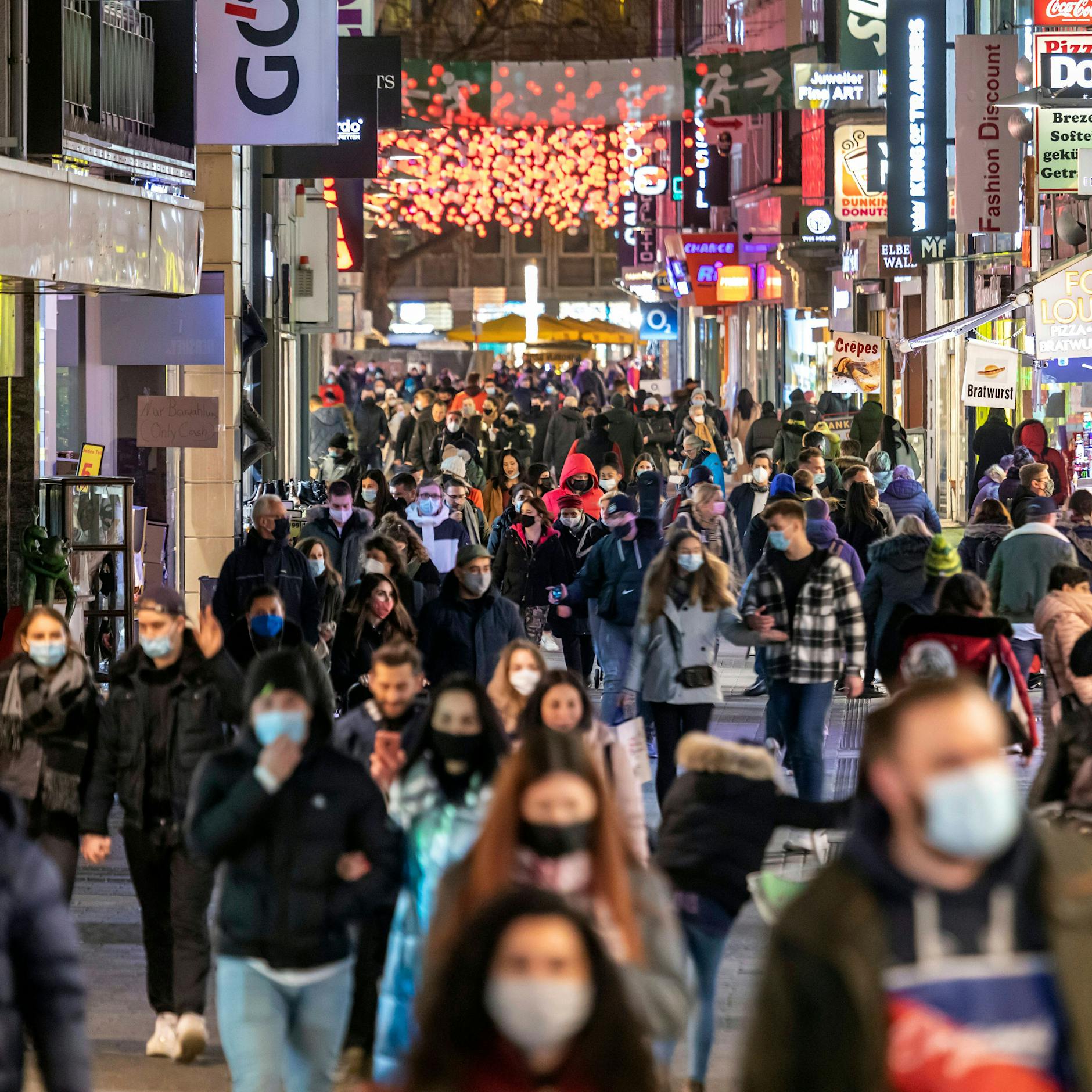 Umfrage: fast jeder Zweite zum Corona-Regelbruch bereit +++ DIESE Bevölkerungsgruppe will Corona-Kontaktbeschränkungen zu Weihnachten NICHT beachten