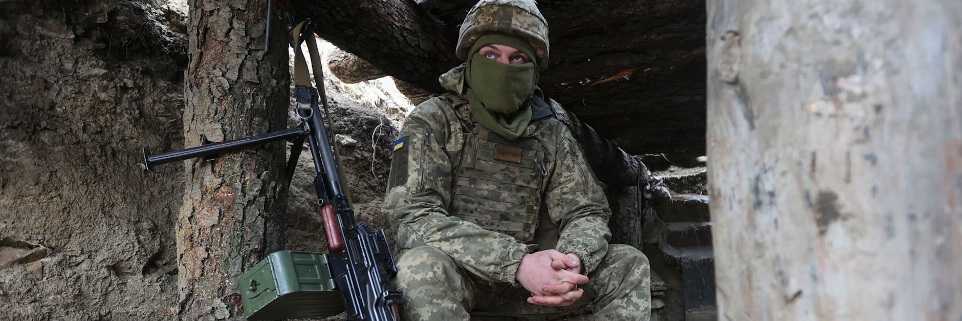 Ein ukrainischer Soldat an der Front zu den Separatistengebieten im Osten der Ukraine. Das Land fürchtet einen russischen Angriff.