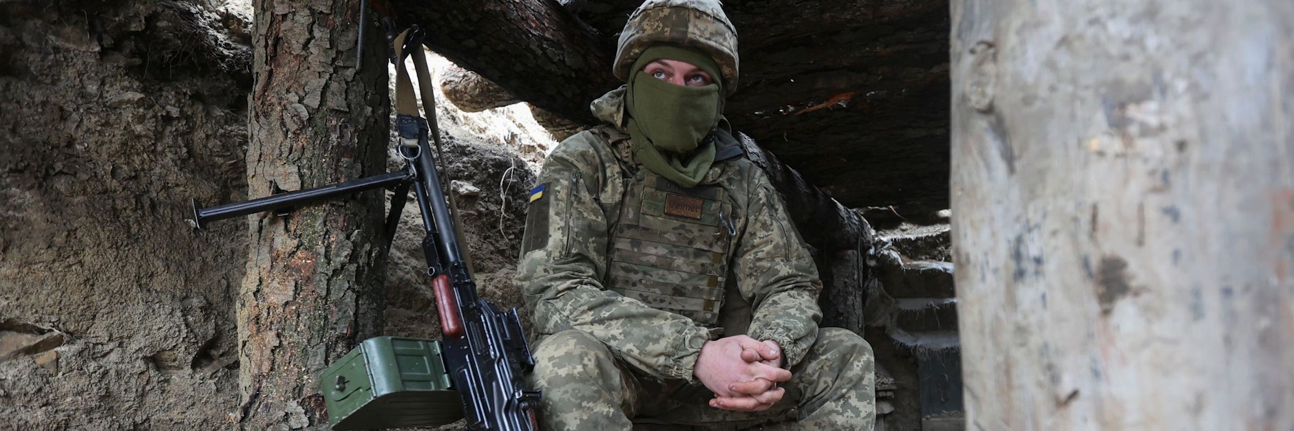 Ein ukrainischer Soldat an der Front zu den Separatistengebieten im Osten der Ukraine. Das Land fürchtet einen russischen Angriff.