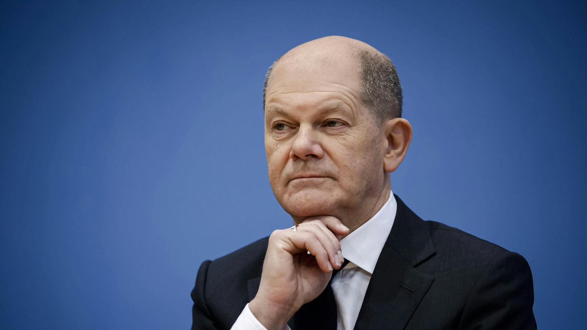 Scholz verurteilte den Fackelaufmarsch vor dem Haus der sächsischen Gesundheitsministerin Köpping (Archivbild).