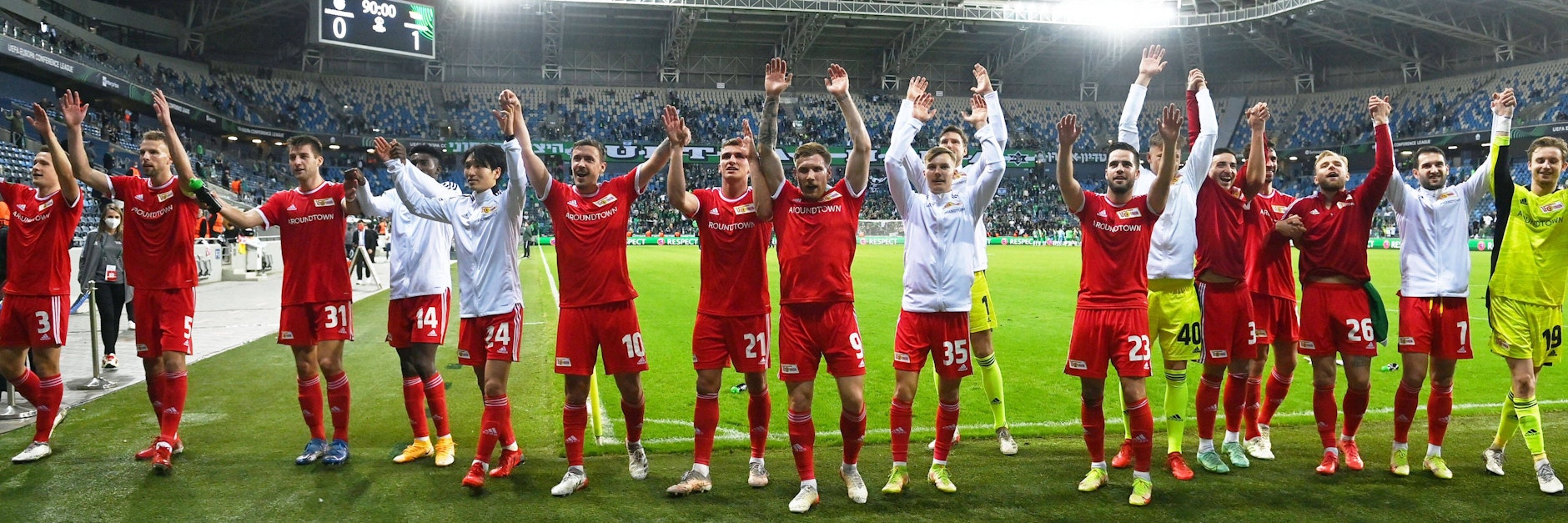 Die Profis des 1. FC Union ließen sich nach dem Sieg bei Maccabi Haifa minutenlang von den mitgereisten Fans feiern. Gelingt ein Sieg gegen Prag, wird die nächste Party steigen.