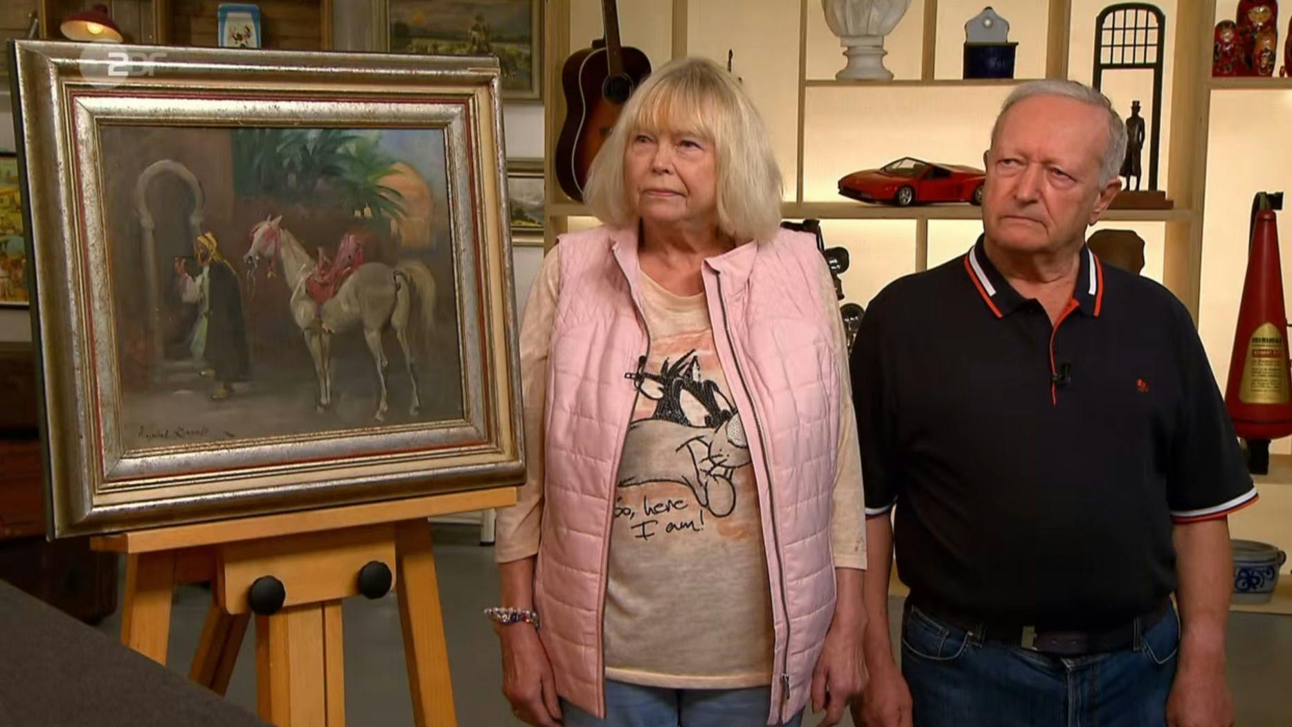 Monika und Jürgen Dekoeper aus Berlin wollen ihr Bild bei „Bares für Rares“ verkaufen, weil es bei ihnen nur im Keller lag.