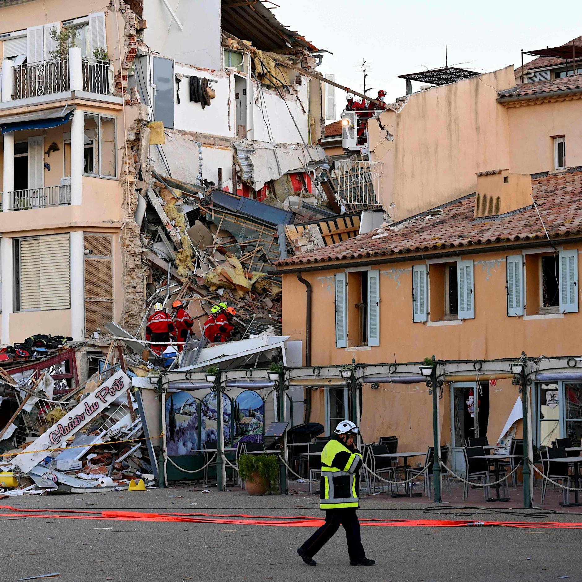 Frankreich: Wohnhaus eingestürzt, Baby aus Trümmern gerettet