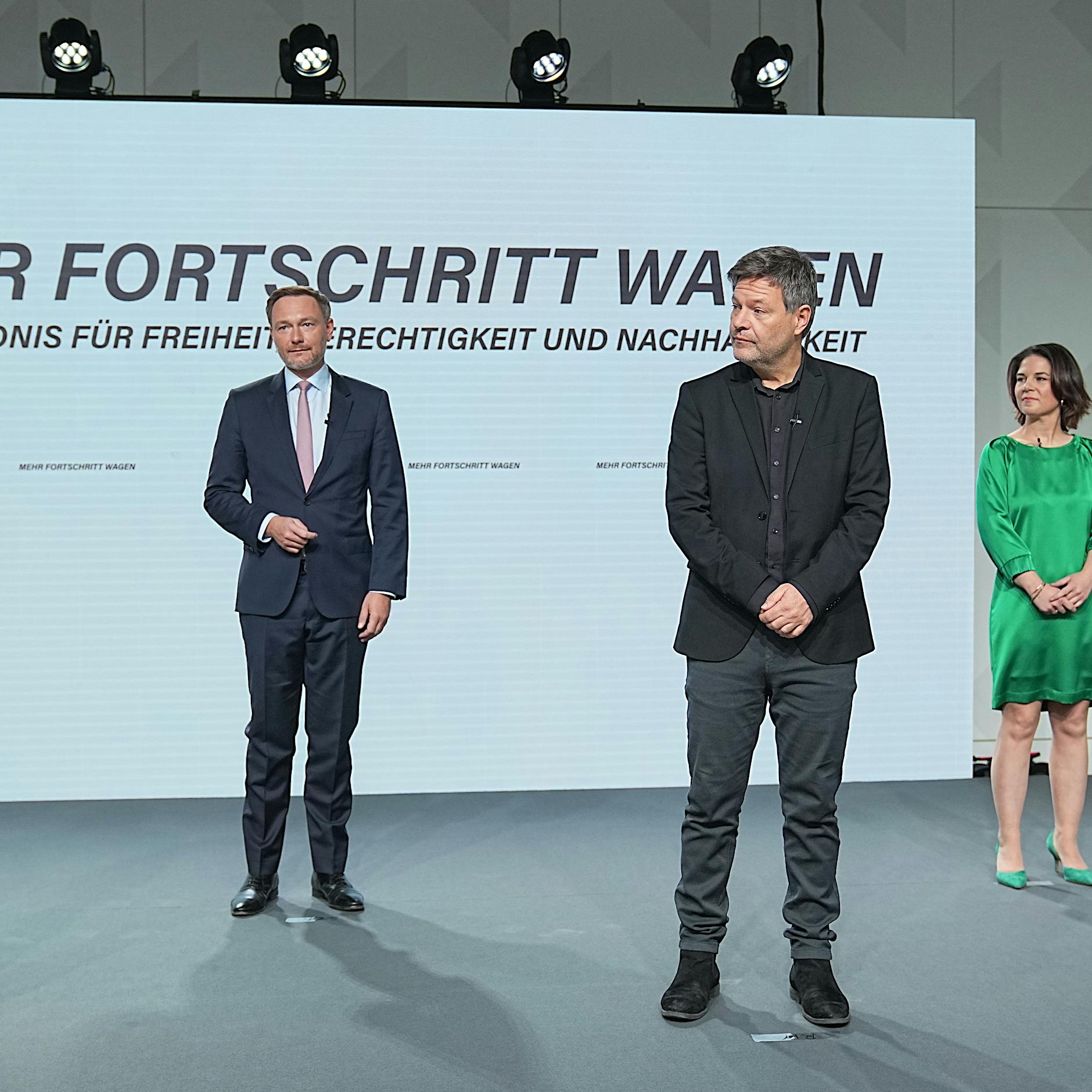 177 Seiten für die Zukunft: Ampel-Parteien besiegeln Koalitionsvertrag