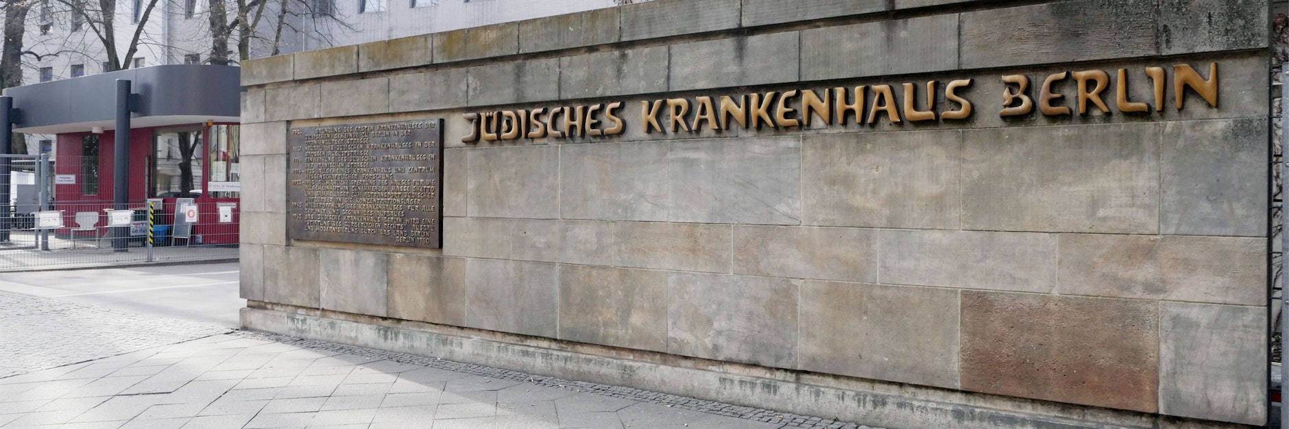 Blick auf das Jüdische Krankenhaus im Wedding. Auch hier bereitet man sich auf die Evakuierung wegen einer Bombenentschärfung vor.&nbsp;