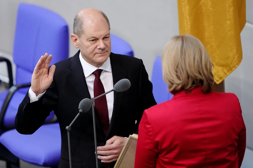 Bundestag: Olaf Scholz zum neuen Bundeskanzler gewählt
