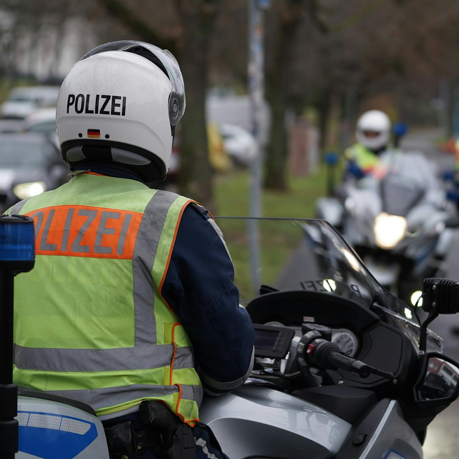 Mit Video! Berliner Demo-Polizei kuschelt mit Querdenkern – Behörde sagt: Sorry