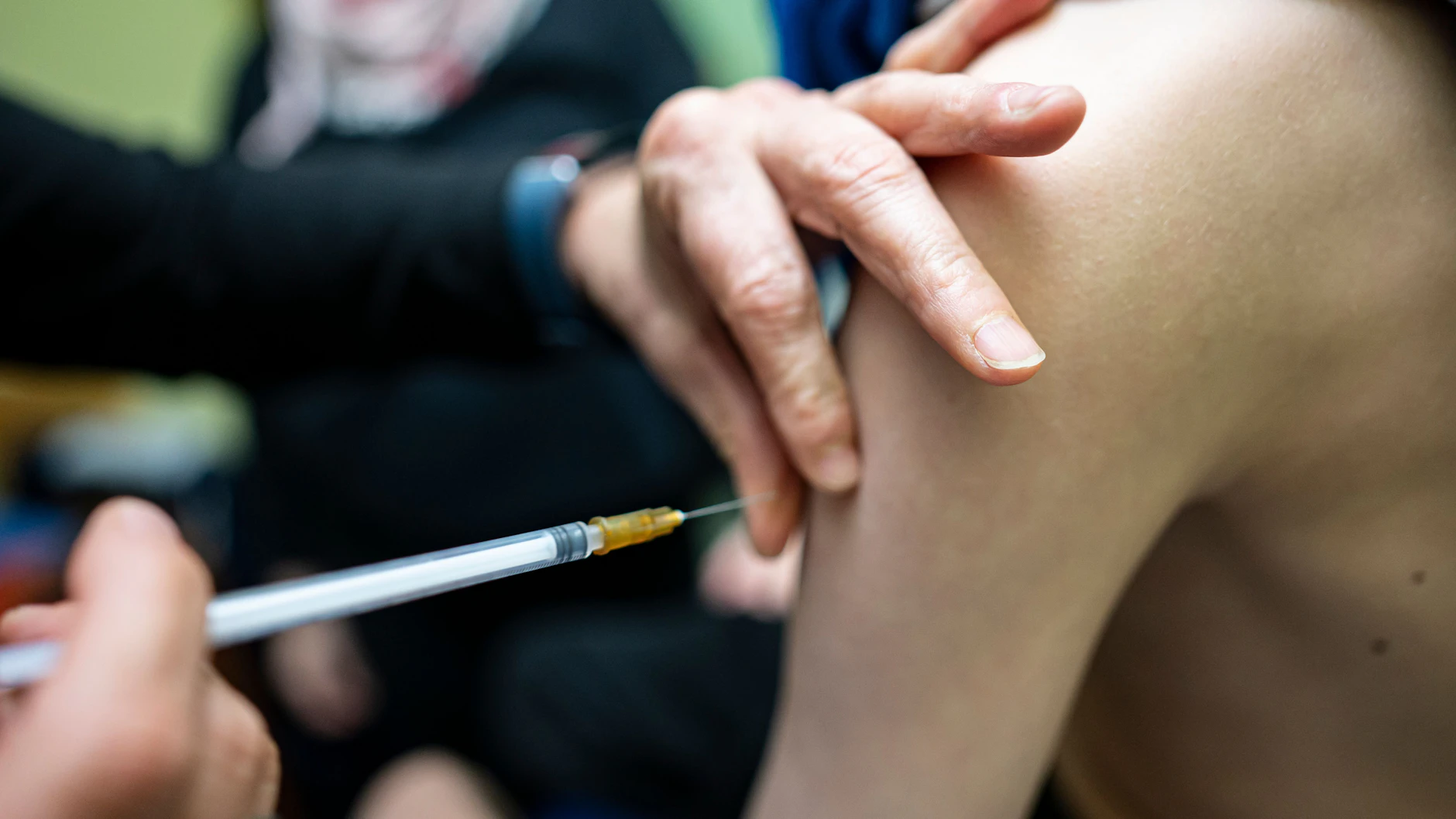 Ab dem 15. Dezember sollen in Berlin auch Kinder zwischen fünf und elf Jahren gegen Corona geimpft werden (Symbolbild).