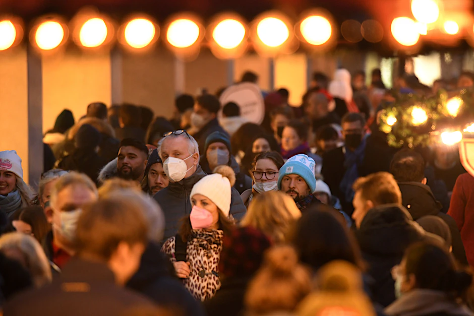 Berlin: Weihnachtseinkäufe am Tauentzien. In der Hauptstadt liegt die Sieben-Tage-Inzidenz unter dem bundesweiten Wert.