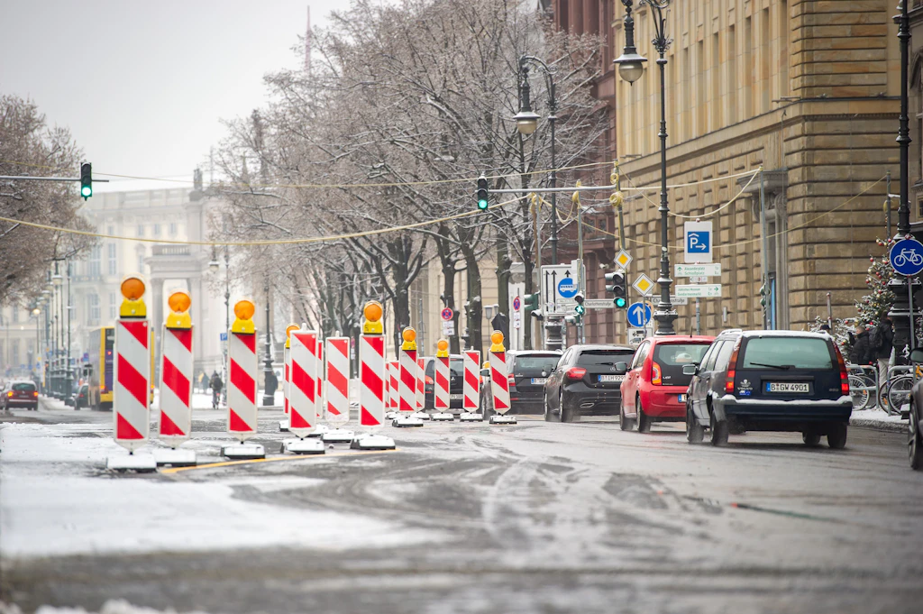 Baustart in Mitte: Unter den Linden ist es für Autofahrer eng geworden