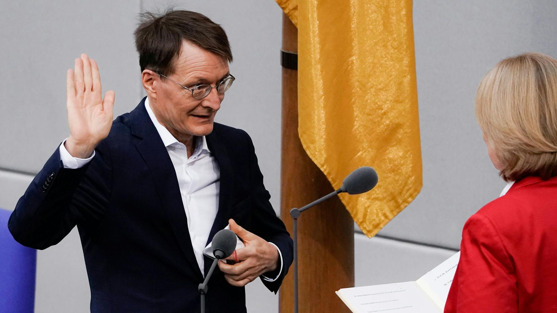 Vereidigung des neuen Ministers: Karl Lauterbach am Ziel.