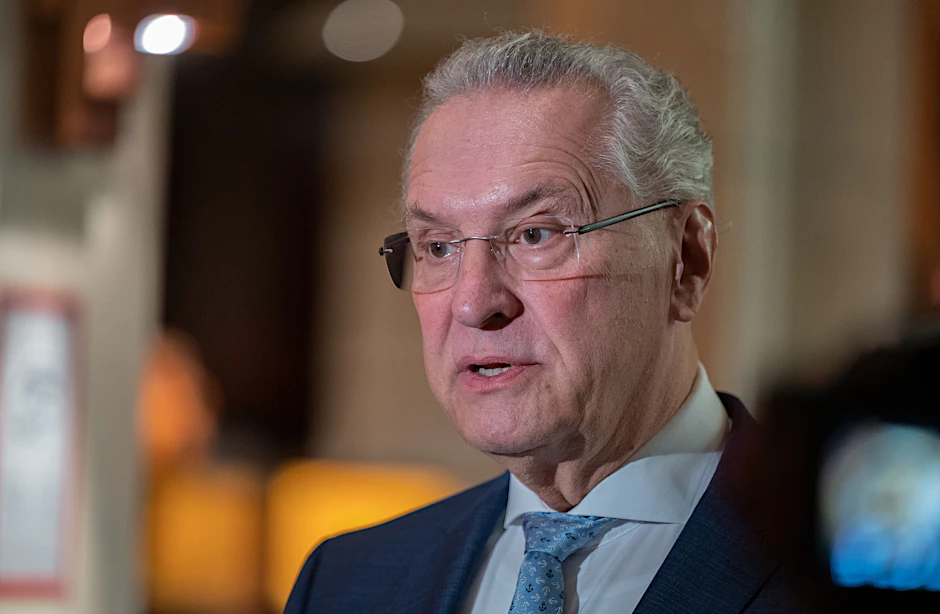 Bayerns Innenminister Joachim Herrmann (Archivbild)