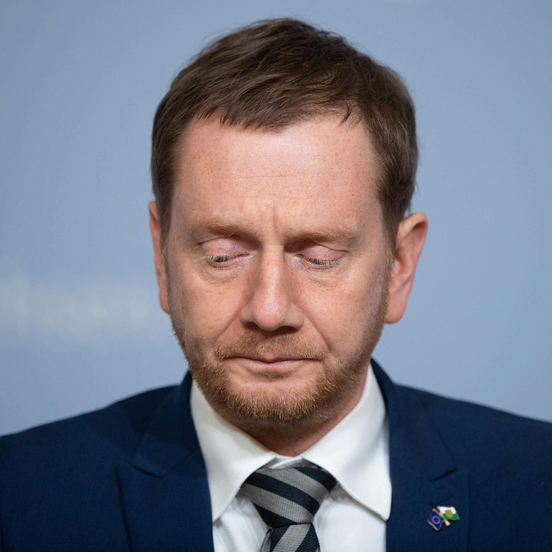 Mordpläne gegen Sachsens Ministerpräsident Kretschmer aufgetaucht: Politik will Corona-Hetze im Netz stoppen!