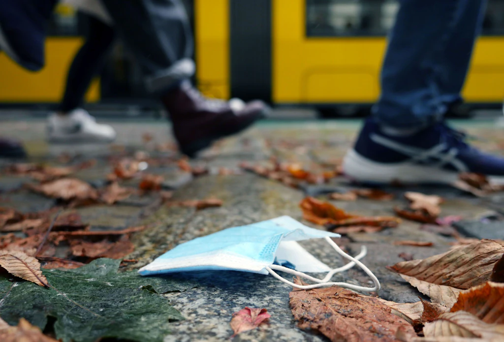 In Berliner Tram: Maskenverweigerer schlägt Fahrgast krankenhausreif