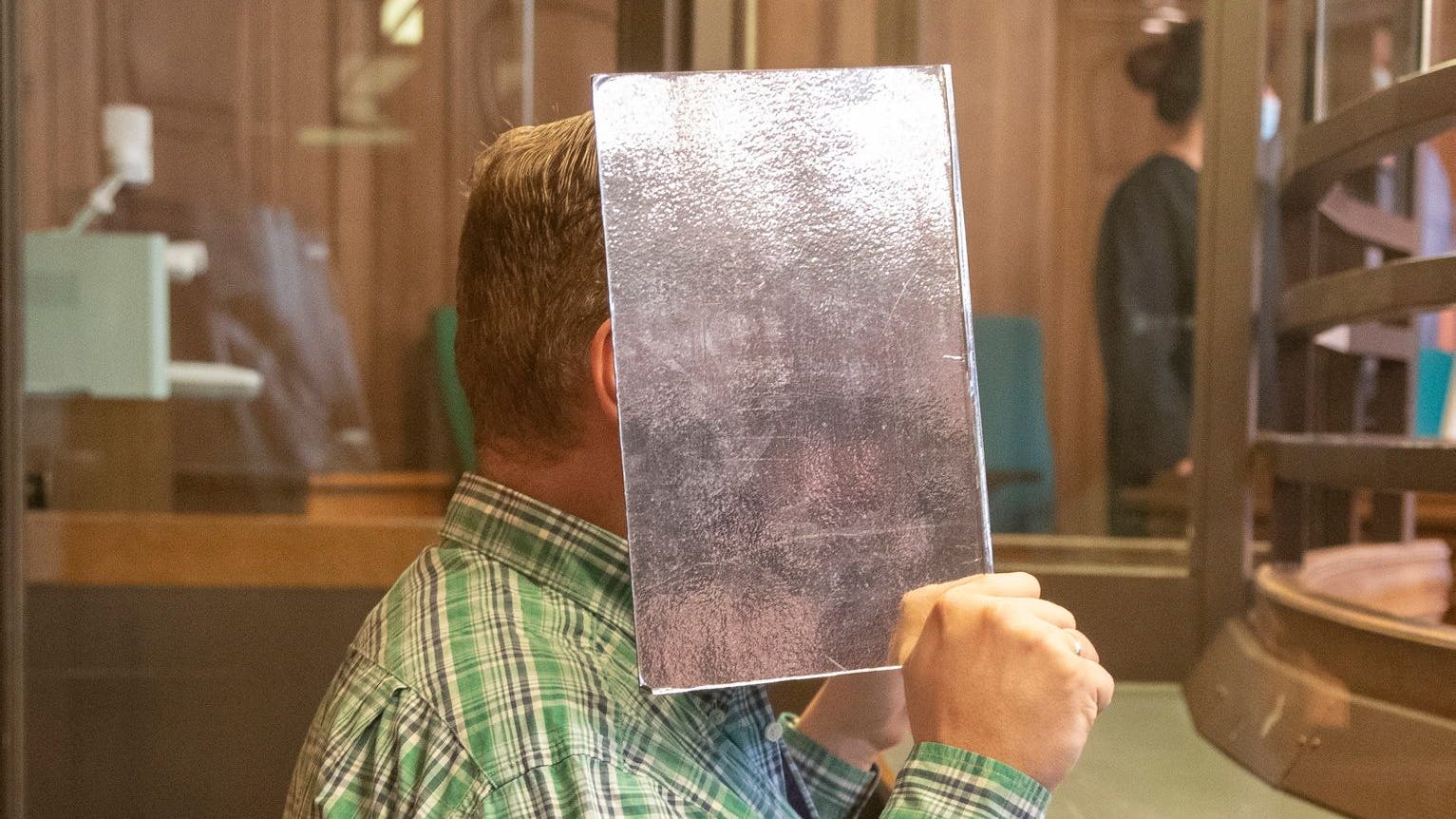 Der Angeklagte soll in seiner Wohnung einen Mann umgebracht haben, um durch die Tötung sexuelle Befriedigung zu erlangen und Teile der Leiche zu essen.