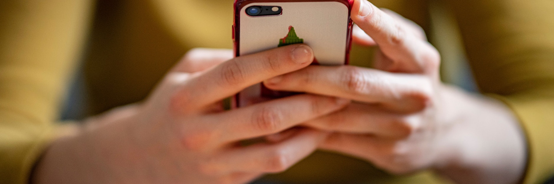 Auch weiterhin können Verbraucher günstig im Ausland surfen und simsen.