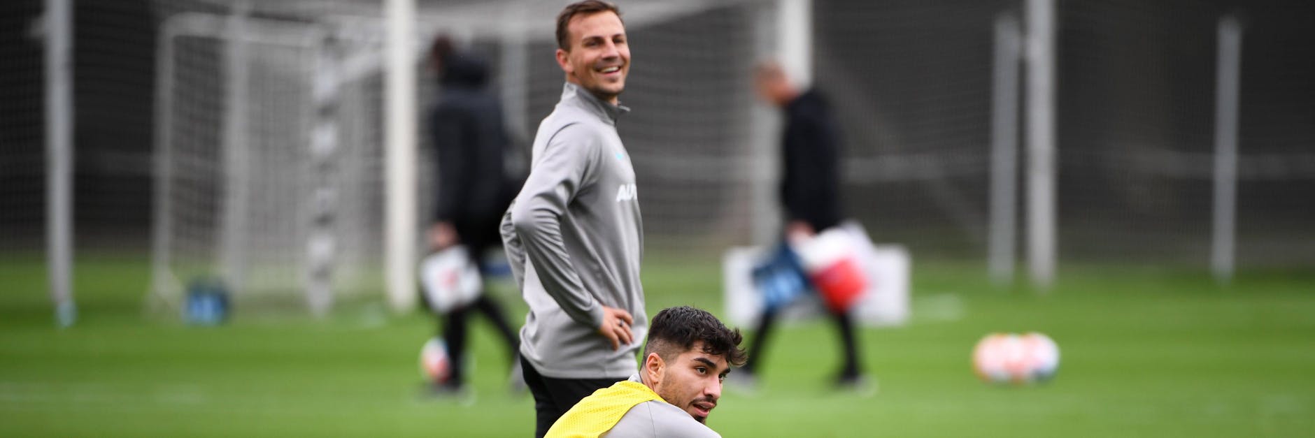 Suat Serdar (v.) und Vladimir Darida kämpfen bei Hertha um den Stammplatz im Mittelfeld.